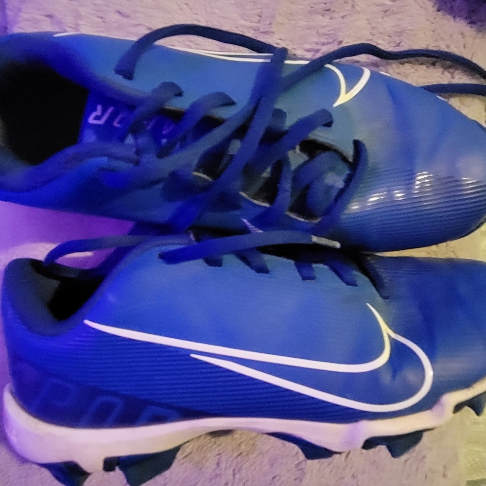 Baseball cleats